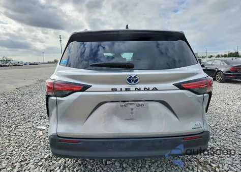 2021 Toyota Sienna Xle z USA, uszkodzony, nr VIN 5TDYRKECXMS066971